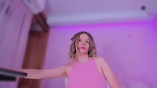 bella adams  online show from 6, 3, 2025