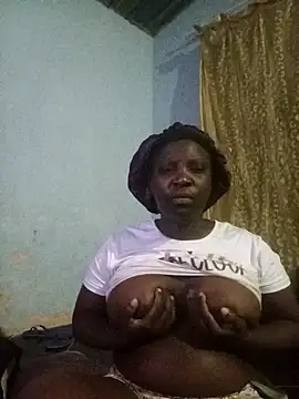 Snapshot of Cinderellablack chatting on 13, 11, 2025 Cinderellablack online show from 13, 11, 2025