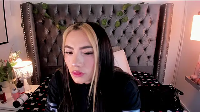 Kim Blane online show from 2, 2, 2025