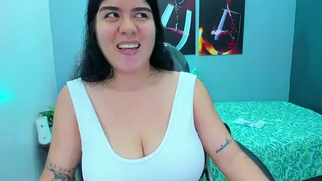 Snapshot of pearl_weet chatting on 22, 2, 2025 pearl weet online show from 22, 2, 2025