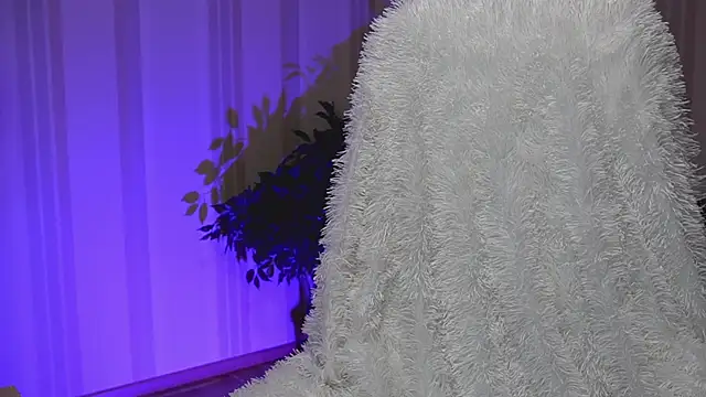 Danielle Thomas online show from 22, 3, 2025