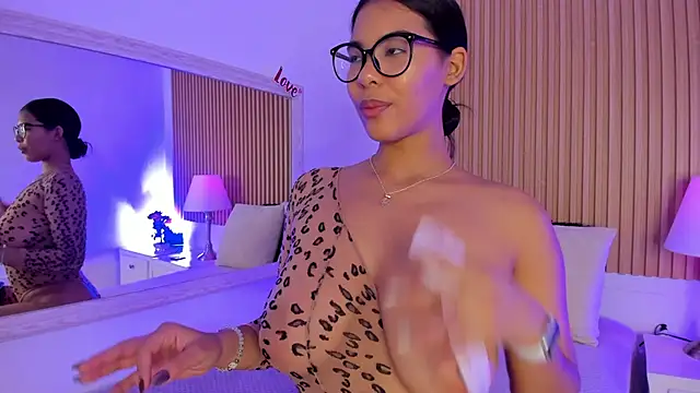 GenesisRuiz online show from 8, 3, 2025