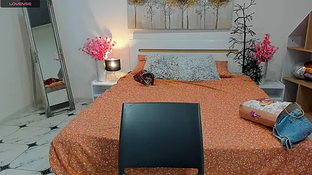 Snapshot of CharmedDoll chatting on 16, 10, 2025 CharmedDoll online show from 16, 10, 2025