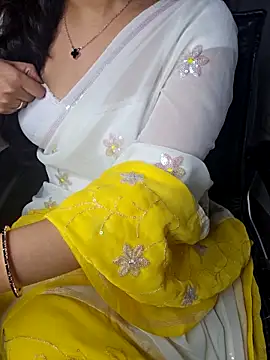 Snapshot of aliyaah_singh chatting on 8, 10, 2025 aliyaah singh online show from 8, 10, 2025