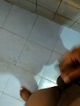 Snapshot of dinesh682 chatting on 14, 11, 2025 dinesh682 online show from 14, 11, 2025