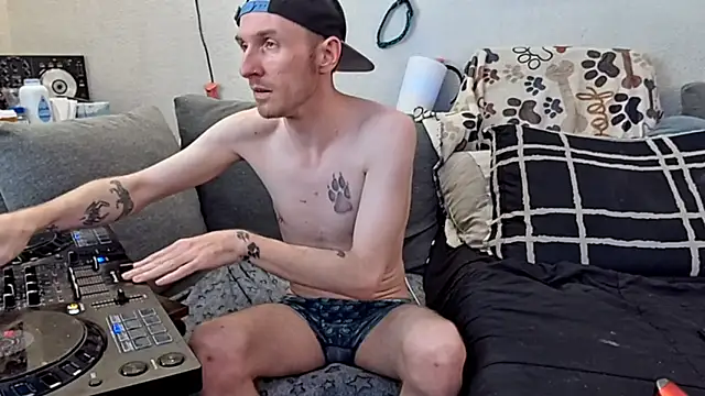 pyrowuff online show from 8, 3, 2026