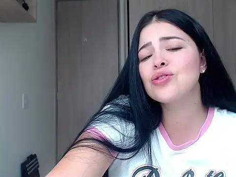 Aleska  Bell online show from 8, 9, 2025