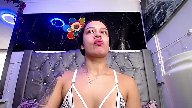 LAILAGUMMY online show from 28, 2, 2025