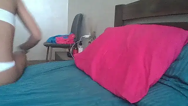 Snapshot of JulianaGold1 chatting on 20, 2, 2025 JulianaGold1 online show from 20, 2, 2025