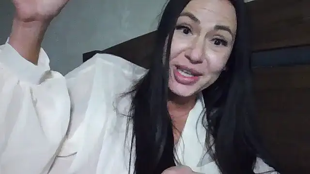 Snapshot of JulianaGold1 chatting on 26, 2, 2025 JulianaGold1 online show from 26, 2, 2025