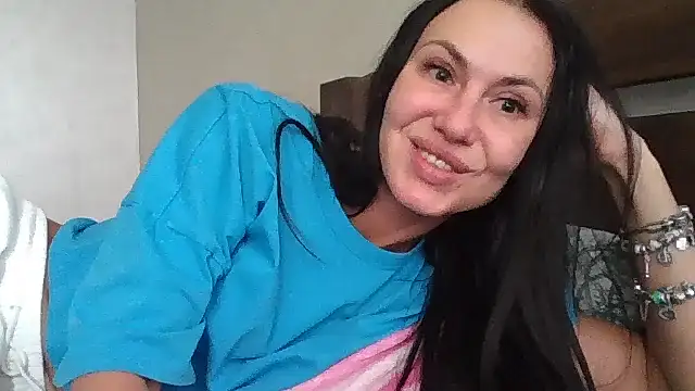 Snapshot of JulianaGold1 chatting on 10, 3, 2025 JulianaGold1 online show from 10, 3, 2025