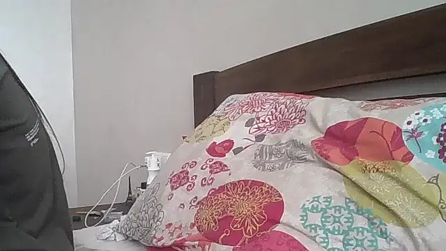 Snapshot of JulianaGold1 chatting on 19, 9, 2025 JulianaGold1 online show from 19, 9, 2025