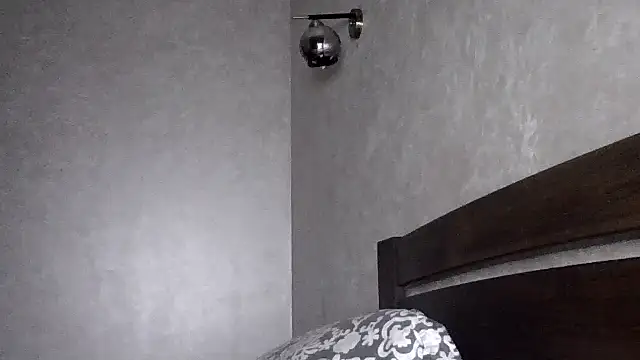 Snapshot of JulianaGold1 chatting on 18, 11, 2025 JulianaGold1 online show from 18, 11, 2025