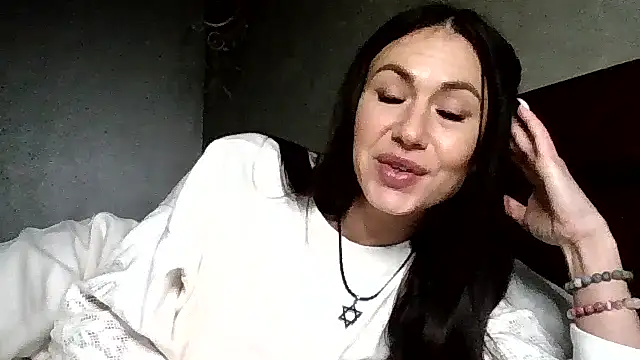 Snapshot of JulianaGold1 chatting on 19, 12, 2025 JulianaGold1 online show from 19, 12, 2025