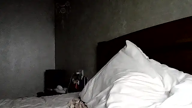 Snapshot of JulianaGold1 chatting on 5, 1, 2026 JulianaGold1 online show from 5, 1, 2026