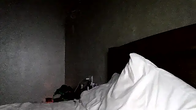 Snapshot of JulianaGold1 chatting on 10, 1, 2026 JulianaGold1 online show from 10, 1, 2026