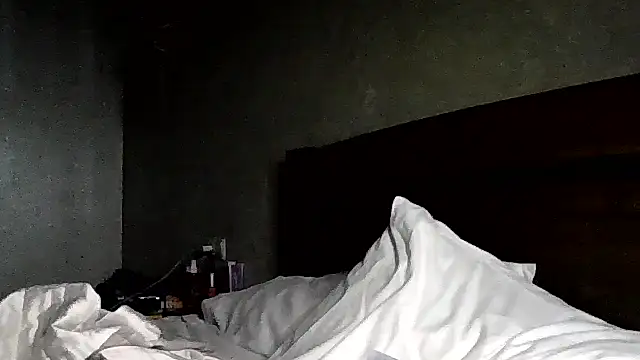 Snapshot of JulianaGold1 chatting on 11, 1, 2026 JulianaGold1 online show from 11, 1, 2026