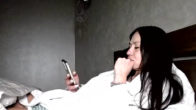 Snapshot of JulianaGold1 chatting on 18, 1, 2026 JulianaGold1 online show from 18, 1, 2026