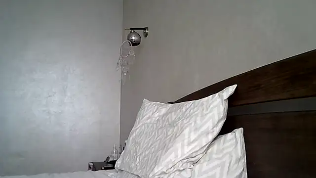 Snapshot of JulianaGold1 chatting on 18, 2, 2026 JulianaGold1 online show from 18, 2, 2026