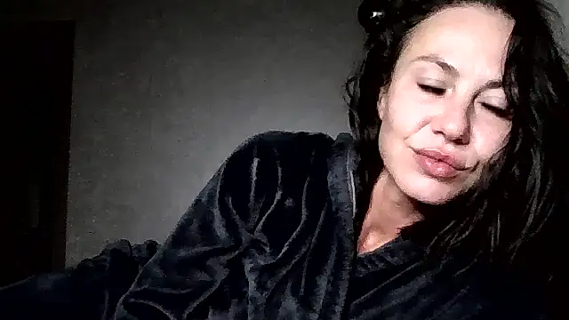 Snapshot of JulianaGold1 chatting on 11, 7, 2026 JulianaGold1 online show from 11, 7, 2026