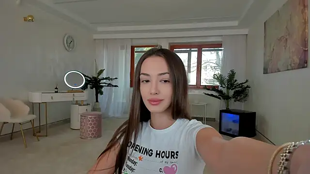 TiffanyHouston  online show from 13, 2, 2025