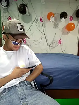 Snapshot of pinedasex777 chatting on 13, 10, 2025 pinedasex777 online show from 13, 10, 2025