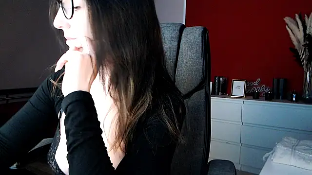 Alina Lamour online show from 19, 4, 2026