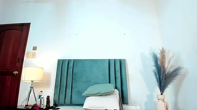 AGATHAA WHITE online show from 13, 3, 2025