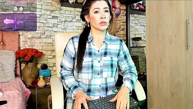 Snapshot of Carla_expit chatting on 6, 5, 2026 Carla expit online show from 6, 5, 2026