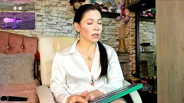 Snapshot of Carla_expit chatting on 7, 5, 2026 Carla expit online show from 7, 5, 2026