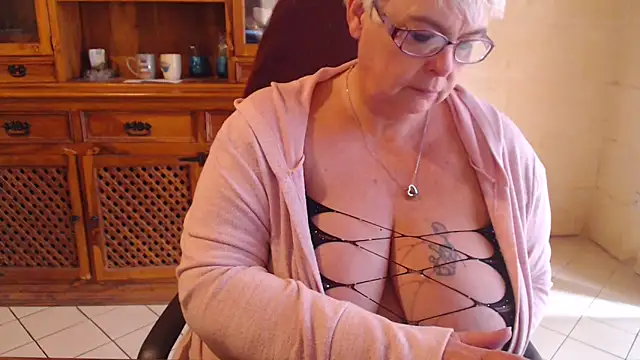 MISS LINDAH online show from 7, 2, 2025