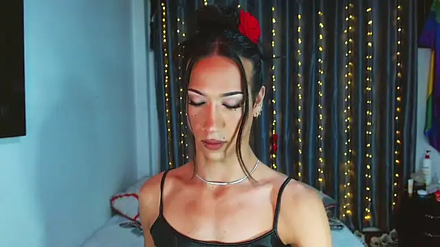 Kenisha Sweet online show from 10, 3, 2026