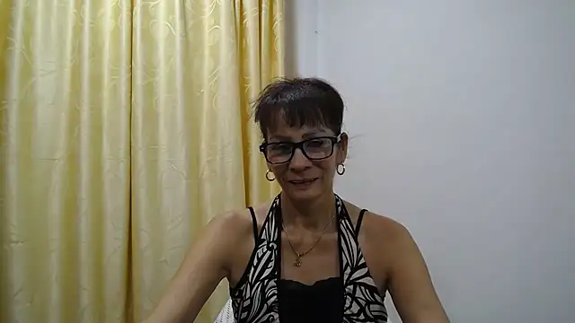 Snapshot of mommysexy16 chatting on 30, 10, 2025 mommysexy16 online show from 30, 10, 2025