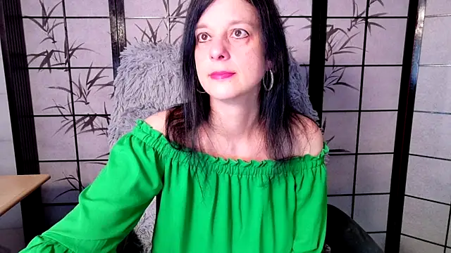 Snapshot of _Sweetlonglips_ chatting on 7, 6, 2026 Sweetlonglips online show from 7, 6, 2026