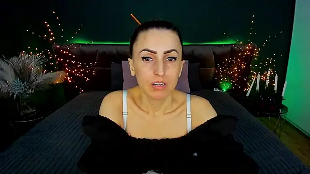 Snapshot of Rebecca_Diamond chatting on 4, 3, 2026 Rebecca Diamond online show from 4, 3, 2026