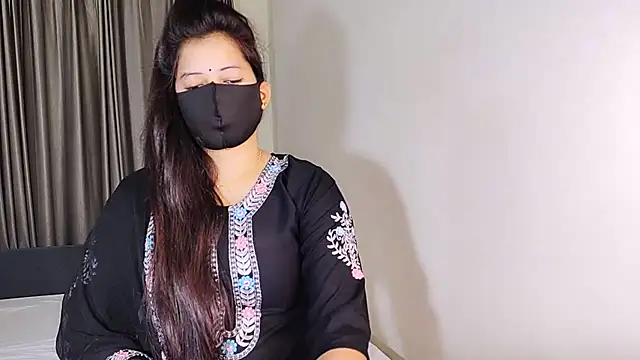 YourLovelyQueen online show from 9, 12, 2024