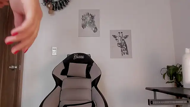 Hanna Risso online show from 5, 12, 2025