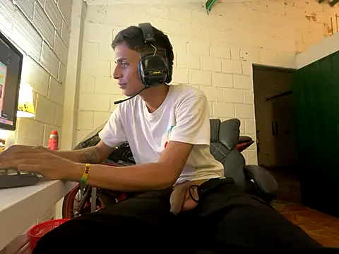 Max TheHorseDick online show from 11, 11, 2025