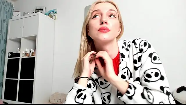 KenzieDawton online show from 5, 2, 2025