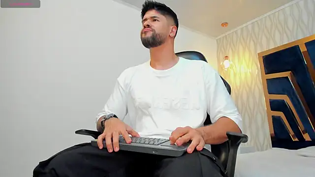 Snapshot of Petesevans chatting on 28, 2, 2025 Petesevans online show from 28, 2, 2025