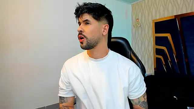 Snapshot of Petesevans chatting on 21, 10, 2025 Petesevans online show from 21, 10, 2025