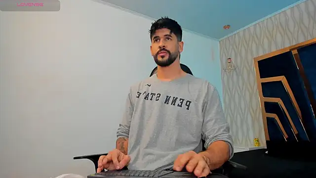 Snapshot of Petesevans chatting on 6, 11, 2025 Petesevans online show from 6, 11, 2025