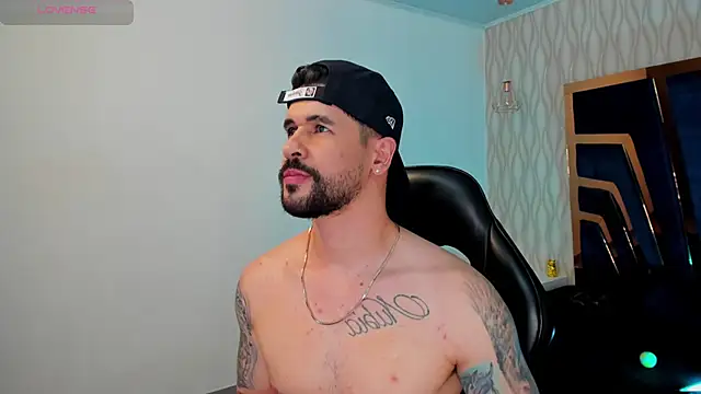 Snapshot of Petesevans chatting on 12, 11, 2025 Petesevans online show from 12, 11, 2025