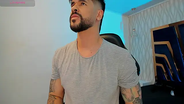 Snapshot of Petesevans chatting on 15, 11, 2025 Petesevans online show from 15, 11, 2025