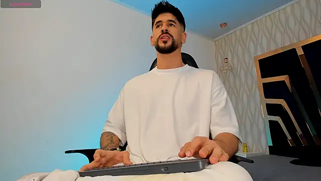 Snapshot of Petesevans chatting on 26, 11, 2025 Petesevans online show from 26, 11, 2025