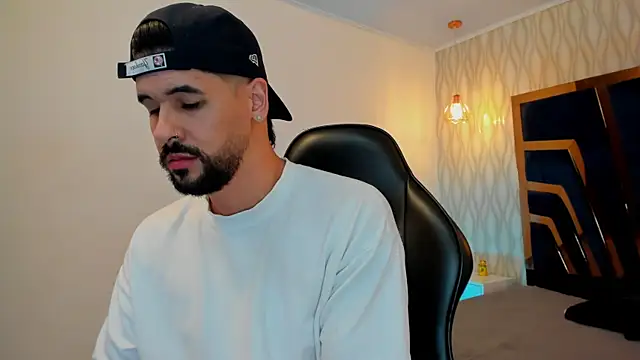 Snapshot of Petesevans chatting on 30, 11, 2025 Petesevans online show from 30, 11, 2025