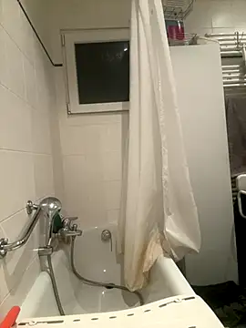 Snapshot of shehandme chatting on 5, 10, 2025 shehandme online show from 5, 10, 2025