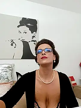 RebeccaNoble online show from 6, 10, 2025