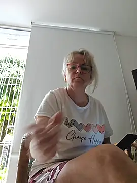 Snapshot of slutgold chatting on 18, 10, 2025 slutgold online show from 18, 10, 2025