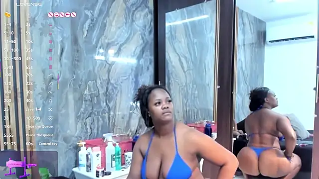 LauraSaenz01 online show from 2, 3, 2025